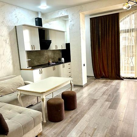 New Apartment In Downtown Yerevan Bagian luar foto