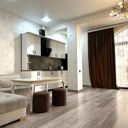 New Apartment In Downtown Yerevan Bagian luar foto